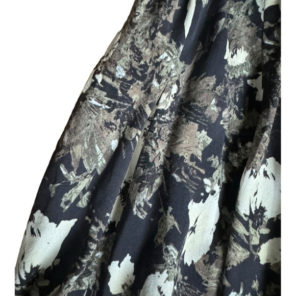 Elizabeth and James Silk Mini Skirt Size Medium - Picture 6 of 7